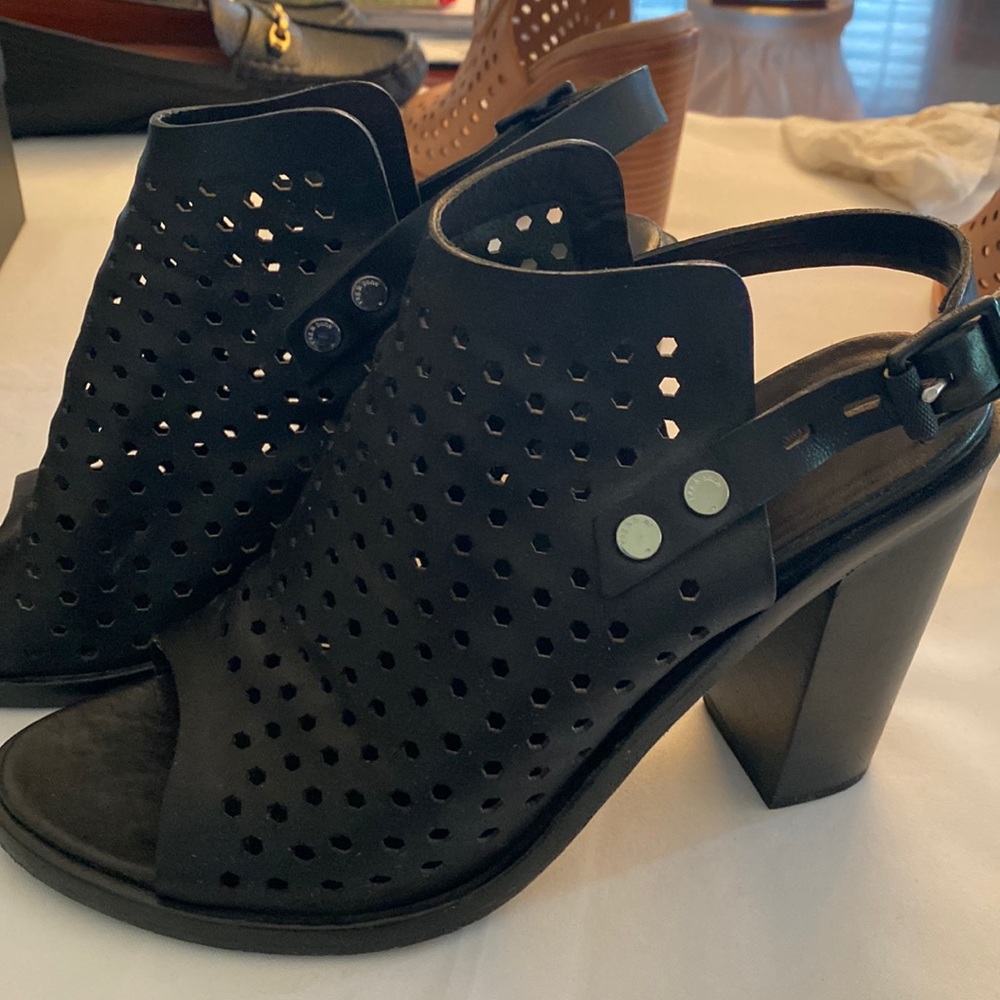 Ladies shoes